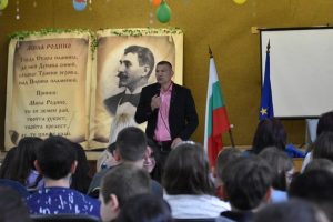 Тервел Пулев вдъхнови ученици в Свищов с уроци по дисциплина и характер