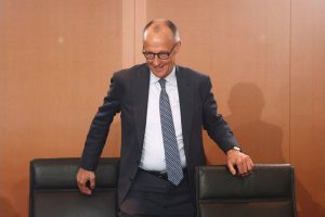 Мерц запазва диалога със САЩ въпреки конфликтите с Тръмп за Иран