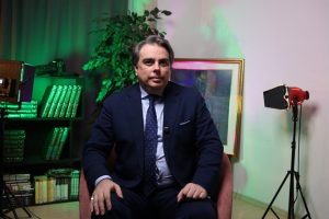 Пловдивският депутат Асен Василев назначи първите нещатни сътрудници в парламента