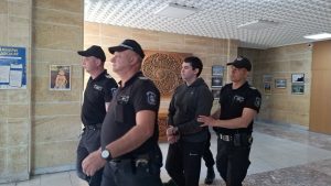 Повдигнаха по-тежко обвинение за убийството на полицейската съпруга в Първомай