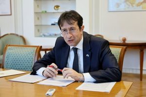 Министър Корман Исмаилов оставя готови реформи за БДЖ и „Български пощи“ на своя приемник