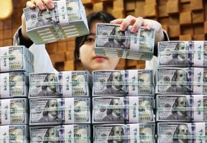 Китайските валутни резерви нараснаха до 3,4105 трилиона долара през април 2026 година