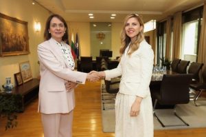 Велислава Петрова пое поста министър на външните работи от Надежда Нейнски