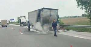 Гори полуремарке на АМ "Тракия" до Пловдив: Километрични задръствания и екипи на пожарната на място