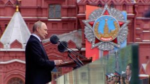 Парадът за 9 май в Москва премина без военна техника и с тридневно примирие, договорено от Тръмп