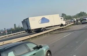 Катастрофа с камион на Околовръстното край Казичене: Машината се заби в мантинелата