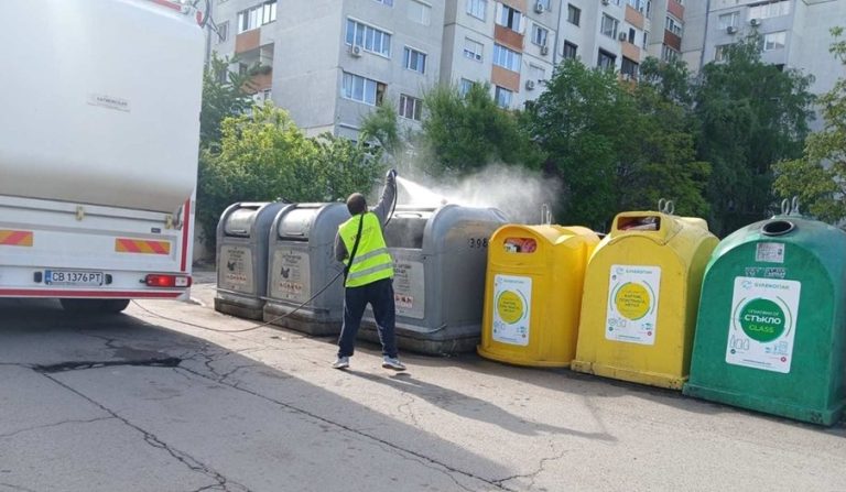 Столична община мие подлези и училищни дворове, дезинфекцира над 7000 контейнера Столична община мие подлези и училищни дворове, дезинфекцира над 7000 контейнера