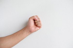 Полицията в Нови пазар издирва мъж, душил майка си след скандал
