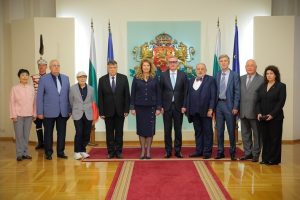 Йотова отличи дейци на културата и образованието с Почетния знак на президента