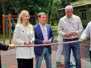 В София откриха първата специализирана площадка за деца с церебрална парализа