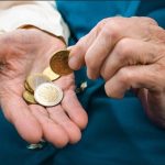 Финансовият стрес състарява тялото с десетилетия и уврежда сърцето като високо кръвно