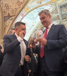 Фигура на българо‑баварски лъв стана акцент на вечерята на генералните консули в Мюнхен