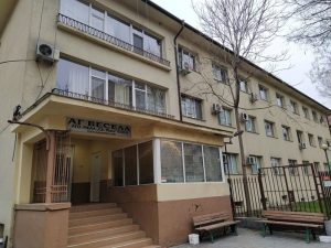 Служители на родилното отделение „Весела“ в Пловдив протестират срещу затварянето му