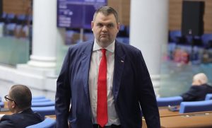 Делян Пеевски сезира прокуратурата за твърденията на „Демократична България“ относно негови пътувания