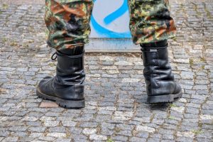 Прикрива ли се убийство на военнослужещ по време на дежурство в Костенец?
