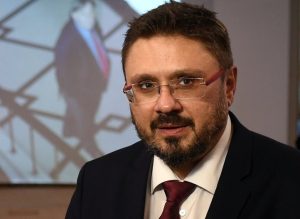 Кирил Вълчев в парижката зала “Олимпия” - слуша Лили Иванова