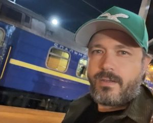 Актьорът Алек Алексиев в бомбоубежище в Киев: Земята се тресеше от балистични ракети