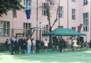 Министър Росица Карамфилова и Николай Шушков изпратиха абитуриентите в Благоевград