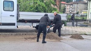 Затворници помагат в почистването на Габрово след обилните дъждове