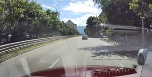 Млади полицаи ескортираха спешно пациент с бъбречна криза до „Пирогов“