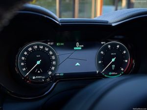Защо температурата в колата показва по-висока стойност, особено когато е паркирана