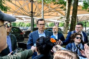 С жалби в съда пак пробват да спрат махането на незаконните чадъри в "Капитолия"