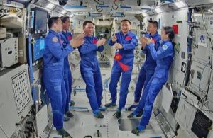 Тайконавтите от Шънджоу-21 се завръщат на Земята след успешна ротация