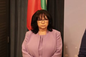 Теменужка Петкова: Свръхдефицитът касае 2026 г., Радев да не си служи с лъжи