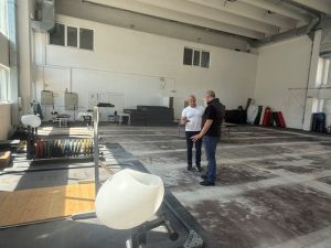 Министър Енчо Керязов инспектира състоянието на база „Спортпалас“ във Варна