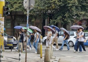 Юни идва с 31°, порои и градушки, тръгва си пак с жега