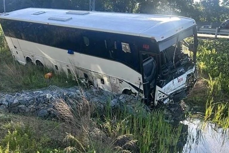 5 загинаха при тежка катастрофа с автобус във Вирджиния 5 загинаха при тежка катастрофа с автобус във Вирджиния