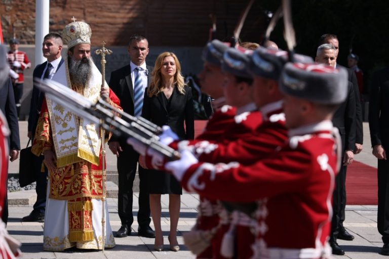Михаела Доцова и народни представители почетоха празника на Българската армия в София