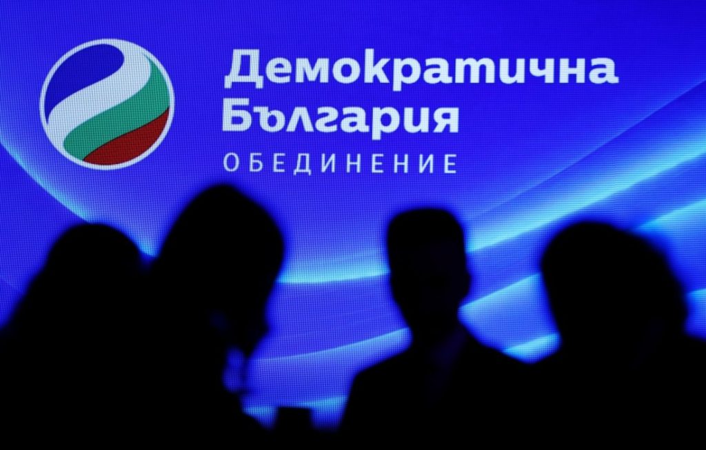 „Демократична България“ сезира ГДБОП за пътуванията на Пеевски до Дубай и съмнения за координация около обществени поръчки