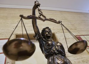 16-годишен е с обвинение за стрелбата по градски автобус в Перник