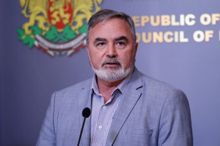 Ангел Кунчев: Пръскането срещу комари чрез БАБХ ще има нищожен ефект Ангел Кунчев: Пръскането срещу комари чрез БАБХ ще има нищожен ефект