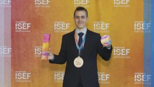 Единадесетокласник от СМГ спечели голямата награда за млад учен на световен форум в САЩ