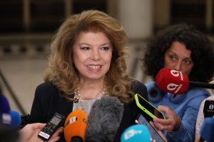 Илияна Йотова за доклада на ЕК за дефицита: Има много други държави, които са в ситуацията на България