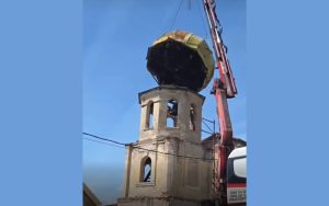 Кран изпусна и унищожи купола на 169-годишния храм „Св. Николай“ в село Голема Раковица