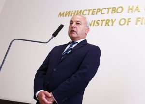 НА ЖИВО: Гълъб Донев обяви край на „държавните хранилки“ и представи Бюджет 2026