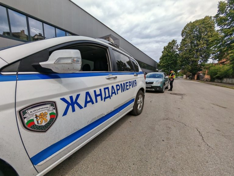 Общо 350 служители на жандармерията ще помагат за сигурността на Джиро д'Италия Общо 350 служители на жандармерията ще помагат за сигурността на Джиро д'Италия