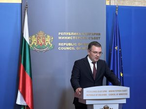 Правосъдният министър Николай Найденов иска освобождаването на шефа на Агенцията по вписванията