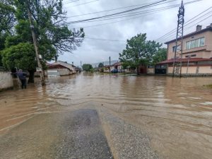 РЗИ: Водата в Севлиево все още не е годна за пиене след наводненията