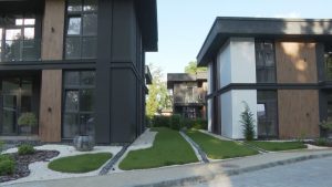 Собствениците в "незаконния град" край Варна с нотариални актове и кредити пред заплаха от събаряне