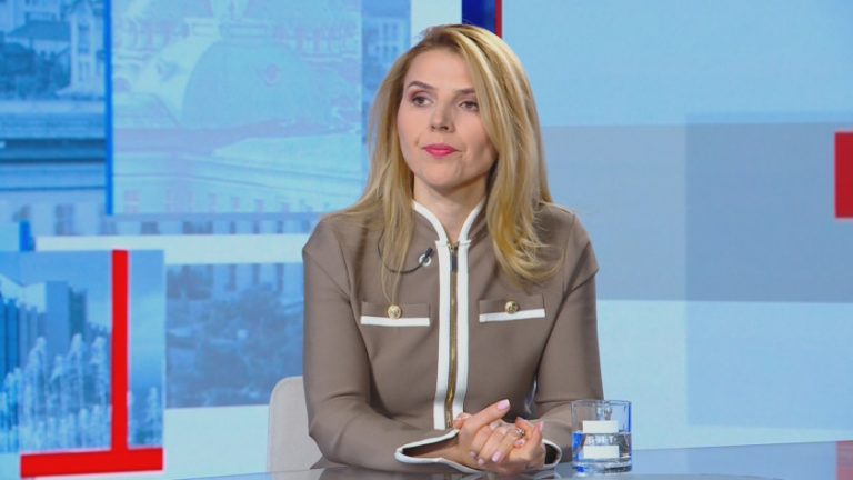 Външният министър Велислава Петрова: Дефицитът ще бъде по-висок от очакваните 3 процента Външният министър Велислава Петрова: Дефицитът ще бъде по-висок от очакваните 3 процента