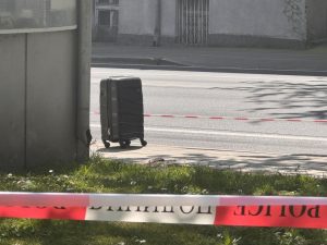 Забравен куфар на гурбетчийка блокира центъра на Бургас: Сапьори провериха багажа