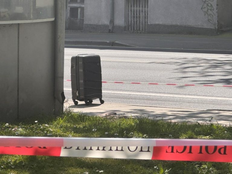 Забравен куфар на гурбетчийка блокира центъра на Бургас: Сапьори провериха багажа