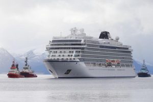 Над 1000 души остават блокирани на круизен кораб край Бордо заради гастроентерит