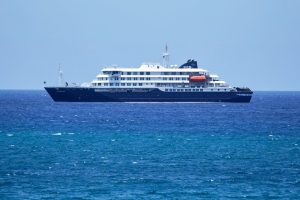 Заразата с хантавирус: Корабът MV Hondius пристига в Ротердам под карантина