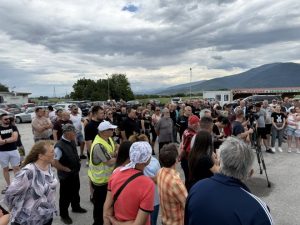 Жители на община Септември на протест срещу високата такса "Смет" и лошото сметосъбиране