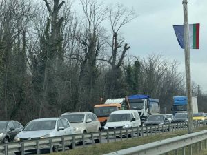 Интензивен трафик и военни полети бележат честванията за Гергьовден